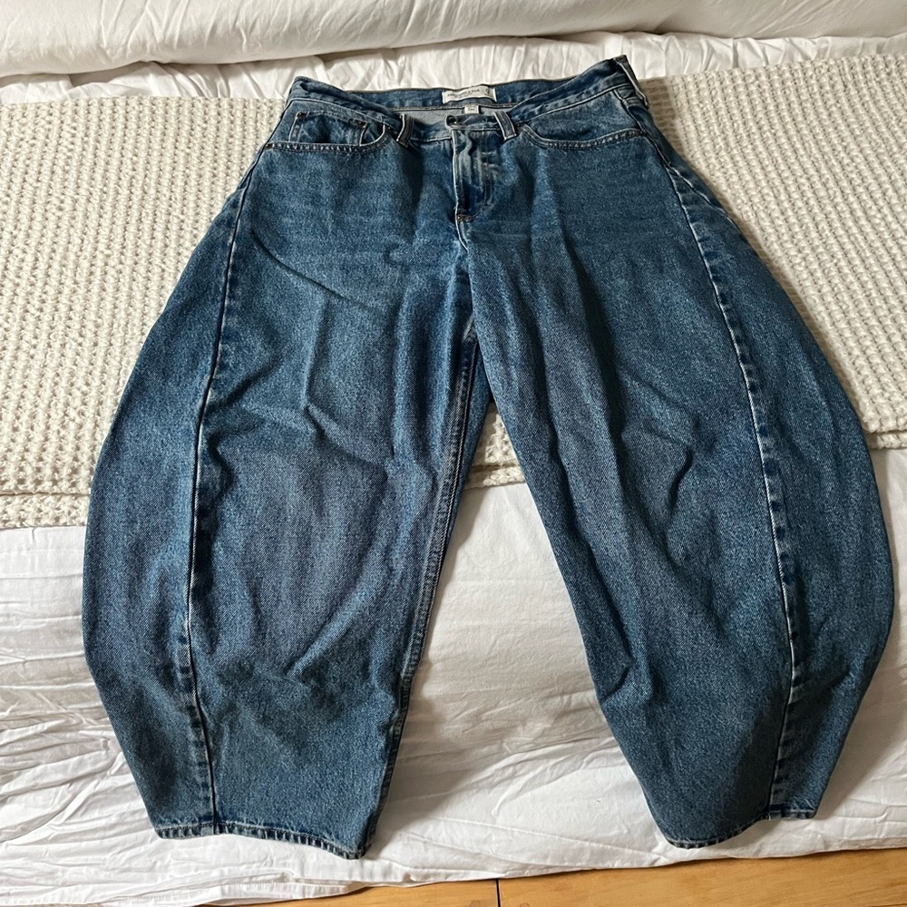 Abercrombie & Fitch Curve Love Barrel Jeans